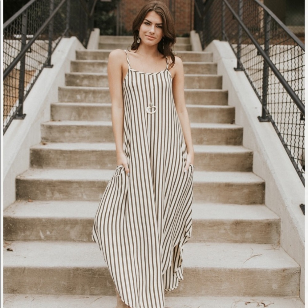 Maxi dress with pockets